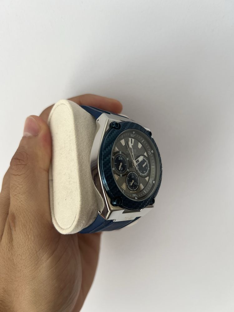 Мъжки часовник GUESS с каучукова каишка
