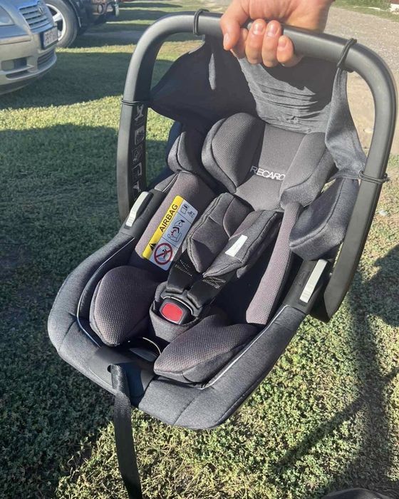 Продавам чисто ново детско столче за кола Recaro