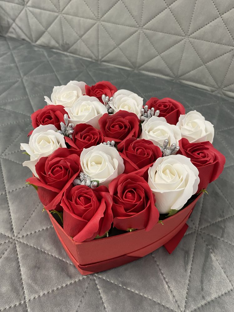 Aranjamente florale (cutii cu trandafiri din săpun)