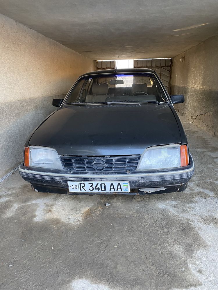 Opel rekord 19986-yil