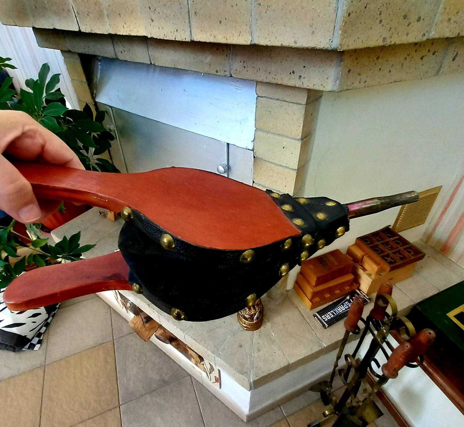 Аксесоари за камина от ковано желязо и духало - естествена кожа и мед