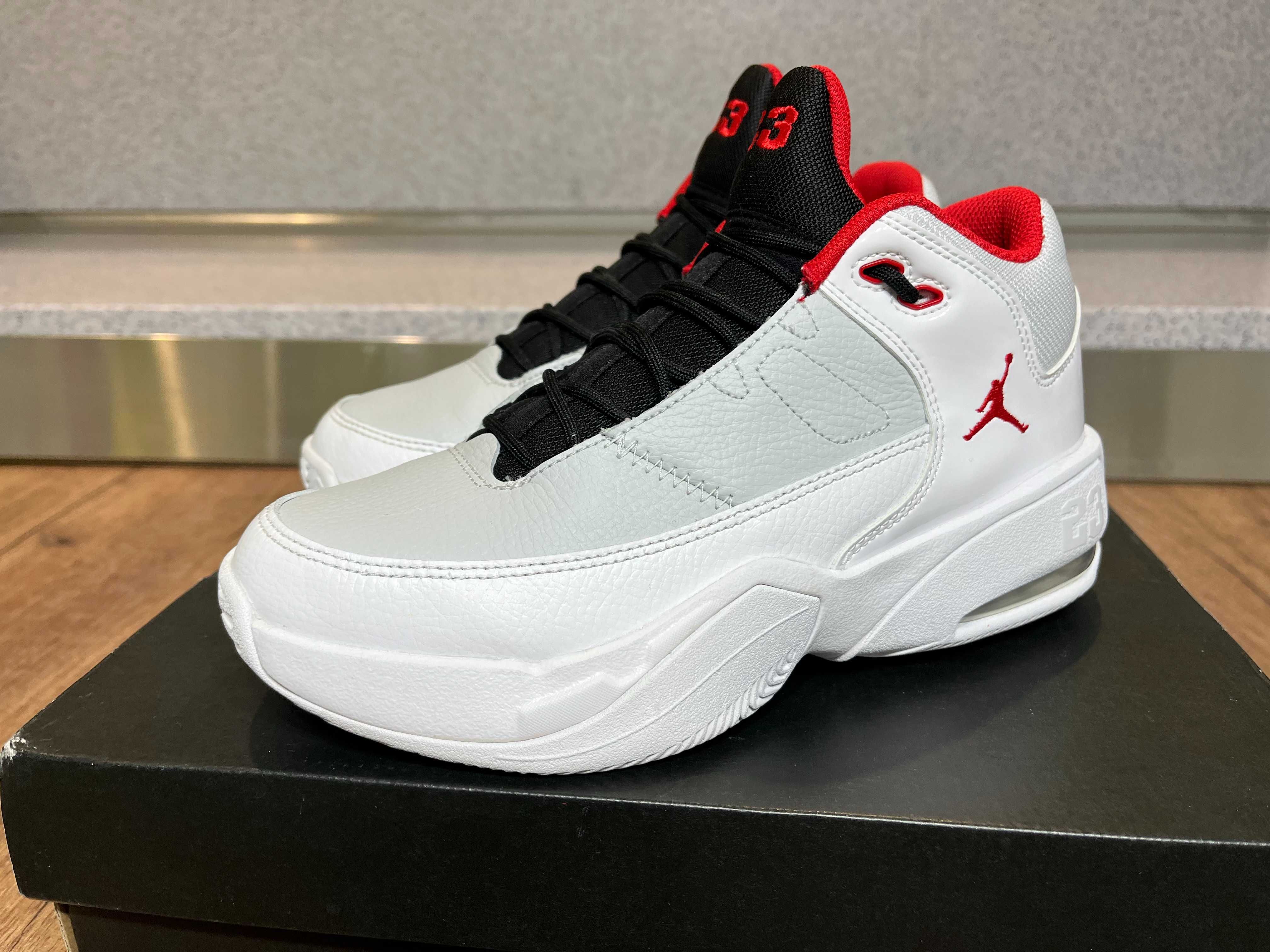 ОРИГИНАЛНИ *** Jordan Max Aura 3 White University Red