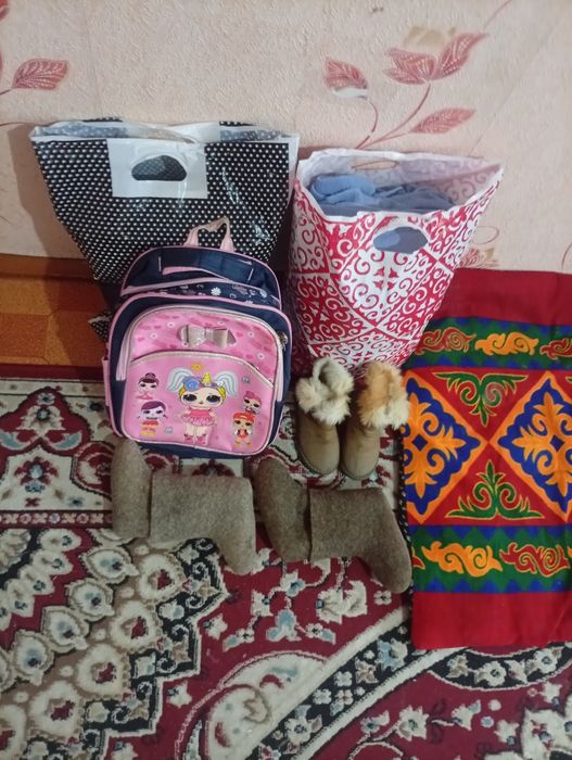 Отдам бесплатно вещи девочки