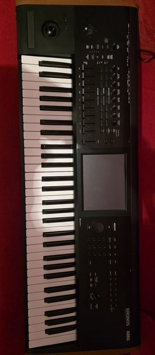 Vând Korg Kronos 2