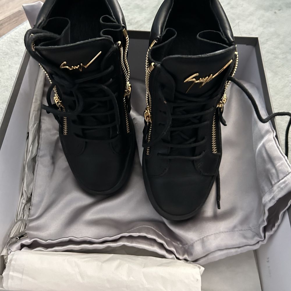 Дамски кецове Cesare Zanotti 37.5