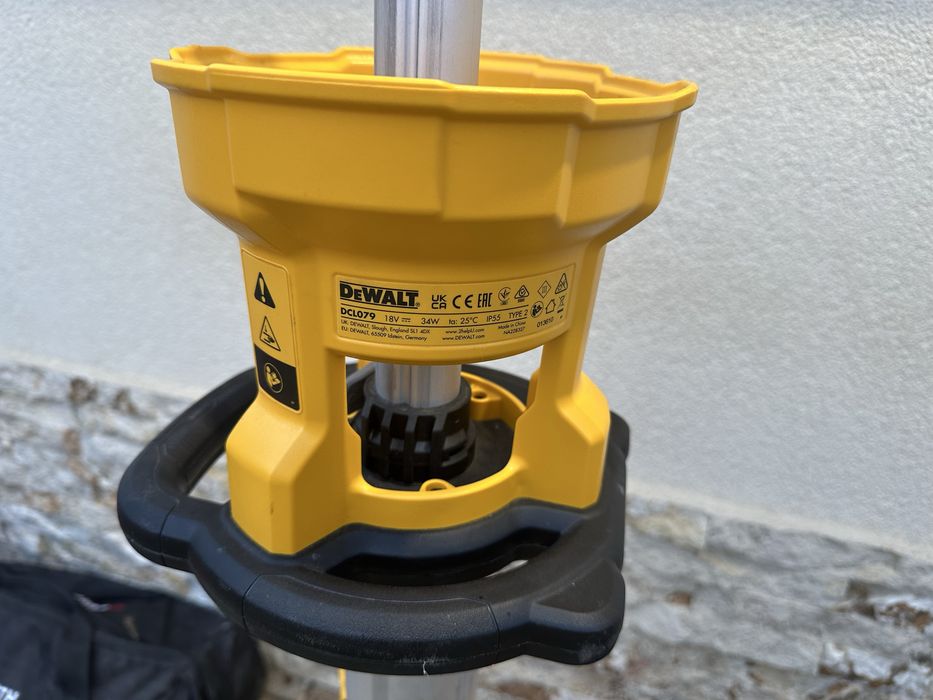 Milwaukee turn led di dewalt lumini led