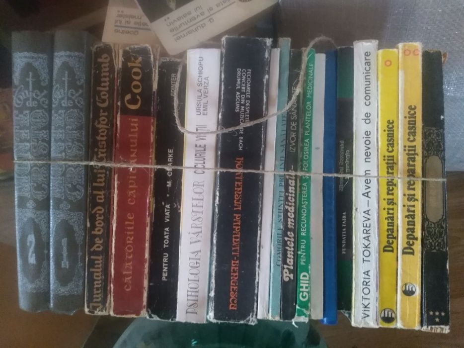 Carti vechi din diverse colecții.