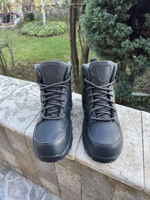 Дамски зимни обувки Nike Manoa Leather