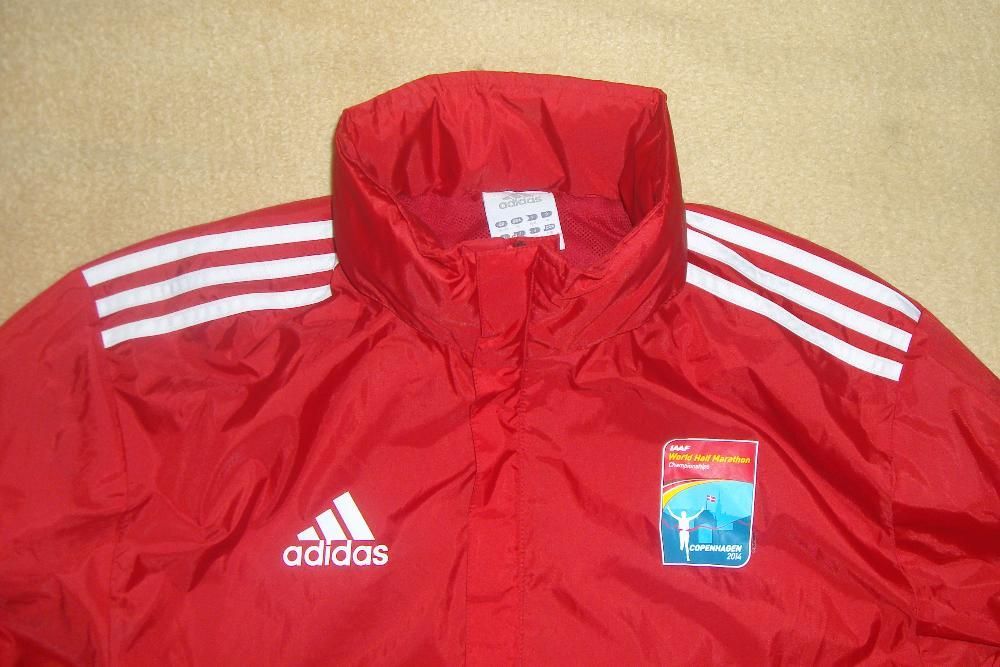 geaca Adidas foita de ploaie sau vânt