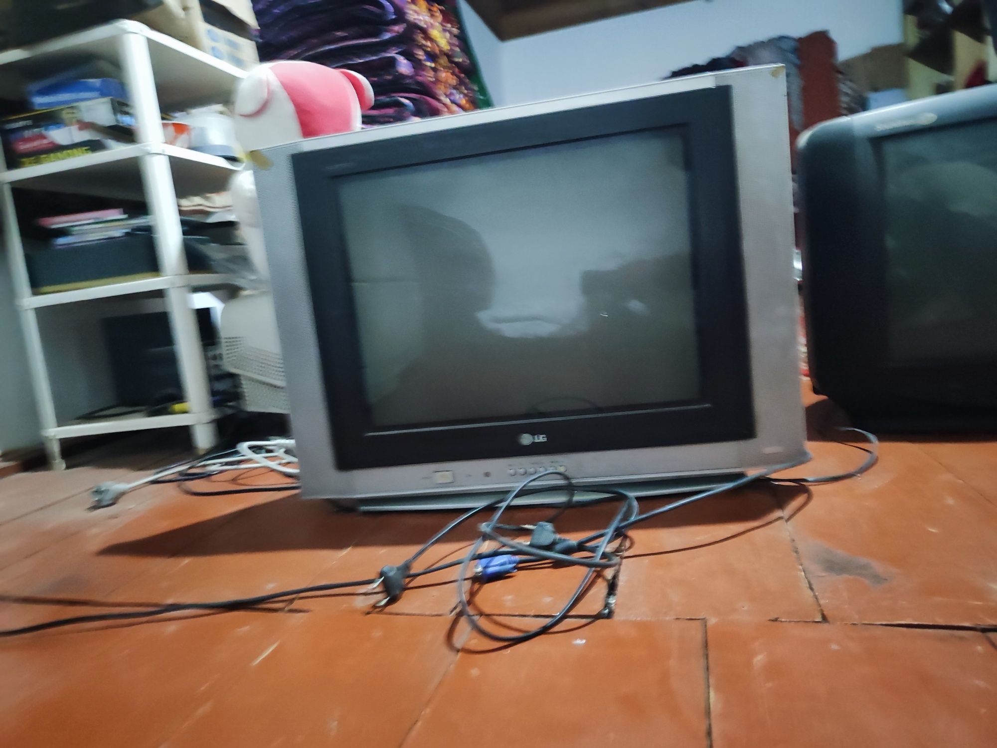 Hammasi sotiladi  televizor