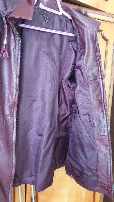 Vind haina de damă din piele culoare grena