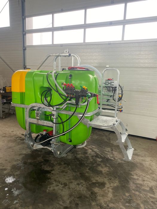 Met erbicidat Tolmet 800 l x12m x3 diuze . Pulverizator . Semanatoare