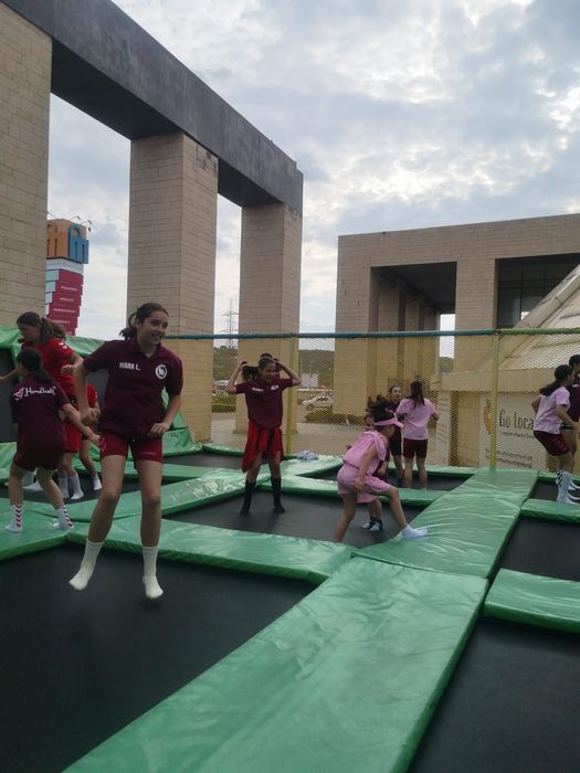 Vând trambulina elastica pentru copii