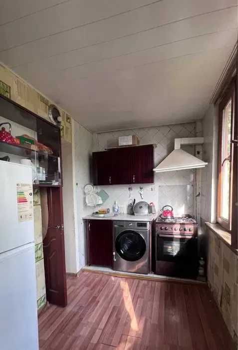 Выкупной Беруний 2 хона сотилади метро 100метр,