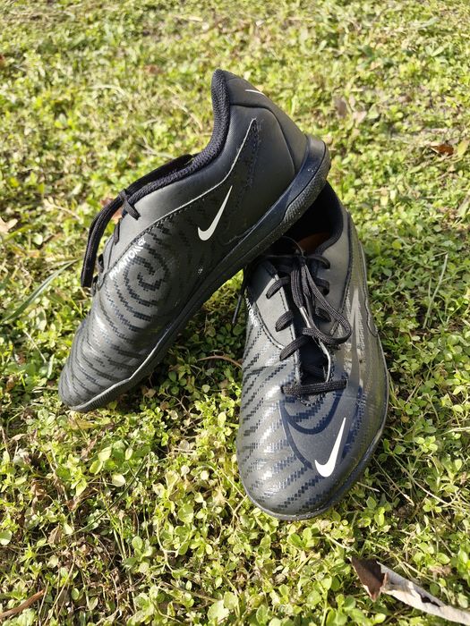 Ghete fotbal Nike Phantom GX

Marimea 36.5

Nu au fost
