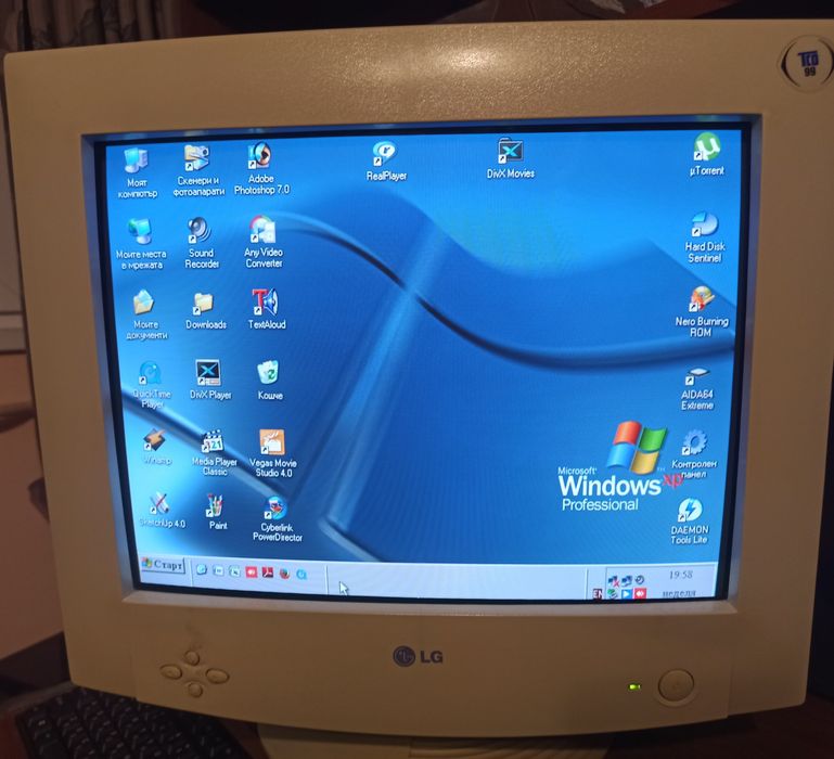CRT 15/16"(40cm диагонал)LG монитор