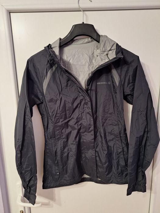 Vând geaca Merrell antivant pt alergari/ drumetii