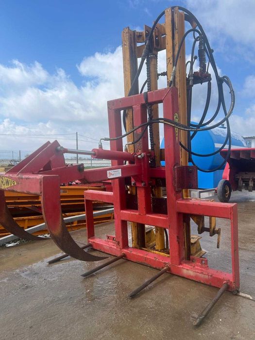 Catarg / lift cu graifer Wifo – pt baloti de max. 1 T