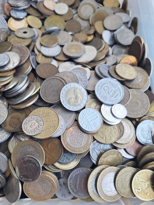 LOT 10 Kg monede straine diverse == peste 2000 bucati