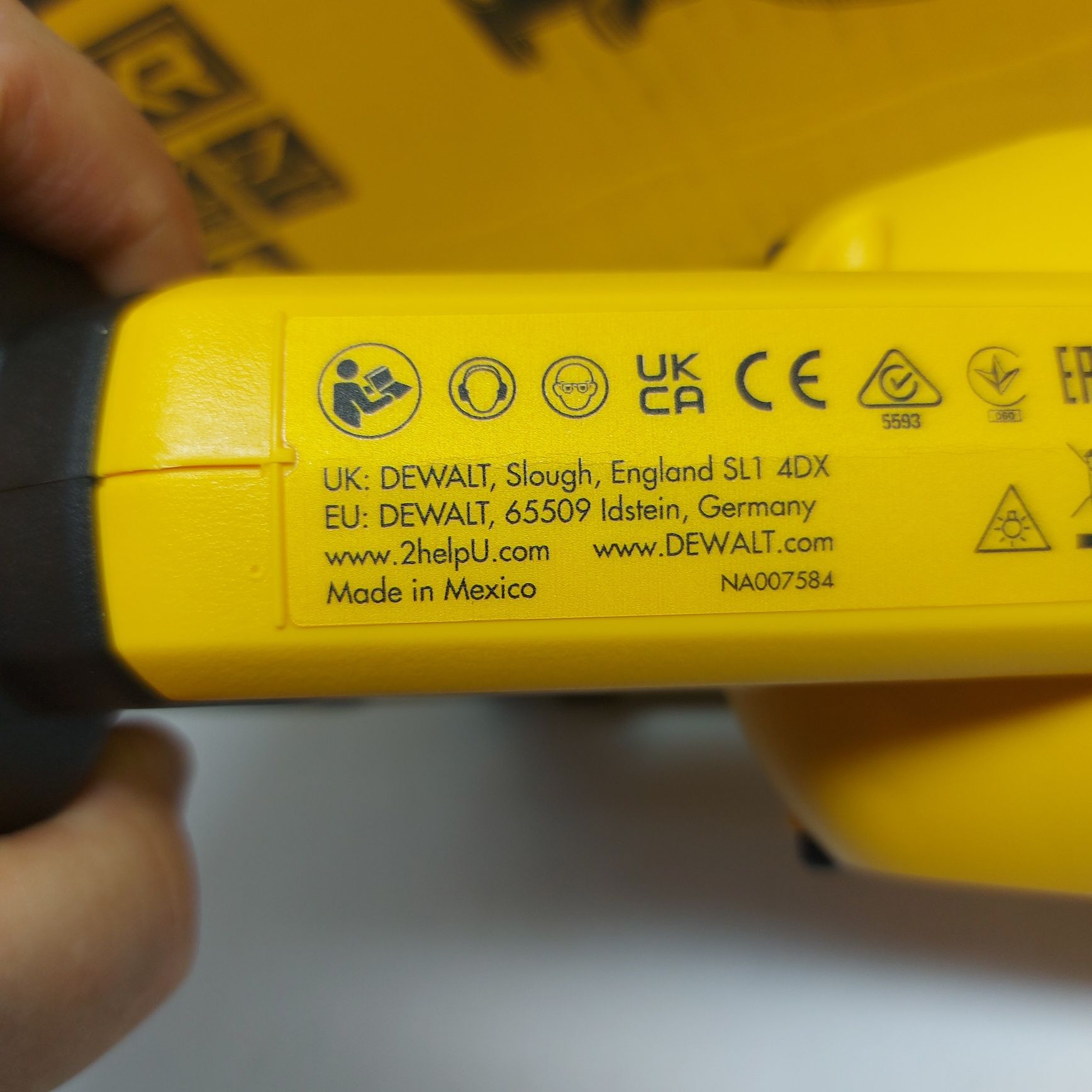Акумулаторен саблен трион DEWALT DCS382N