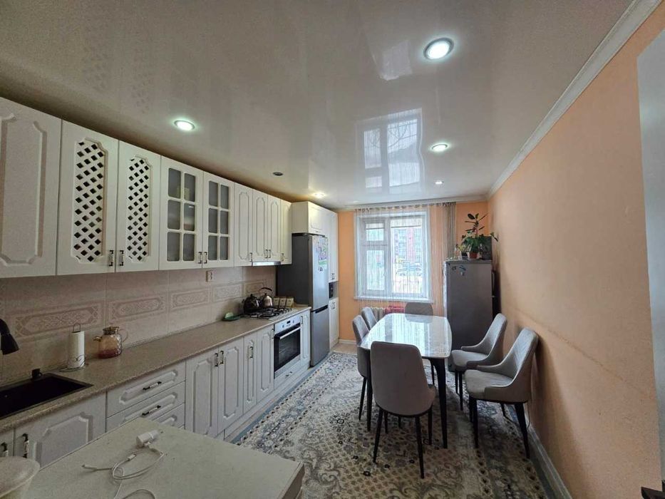 Продам 2 комнатную квартиру рядом с Сити Моллом Срочно!!!