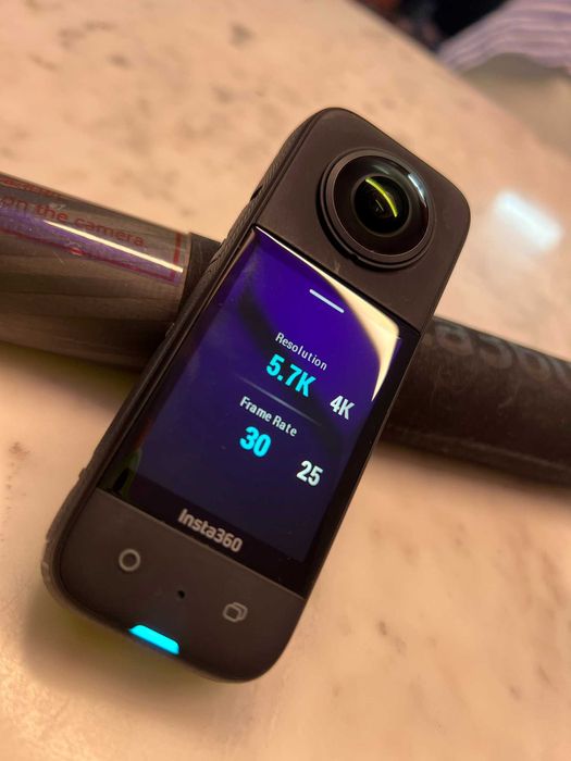 Camera Insta360 X3 5.7K, 360° + Invisible Selfie Stick