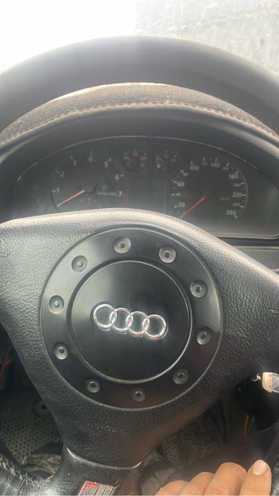 Продам машину ауди а 4