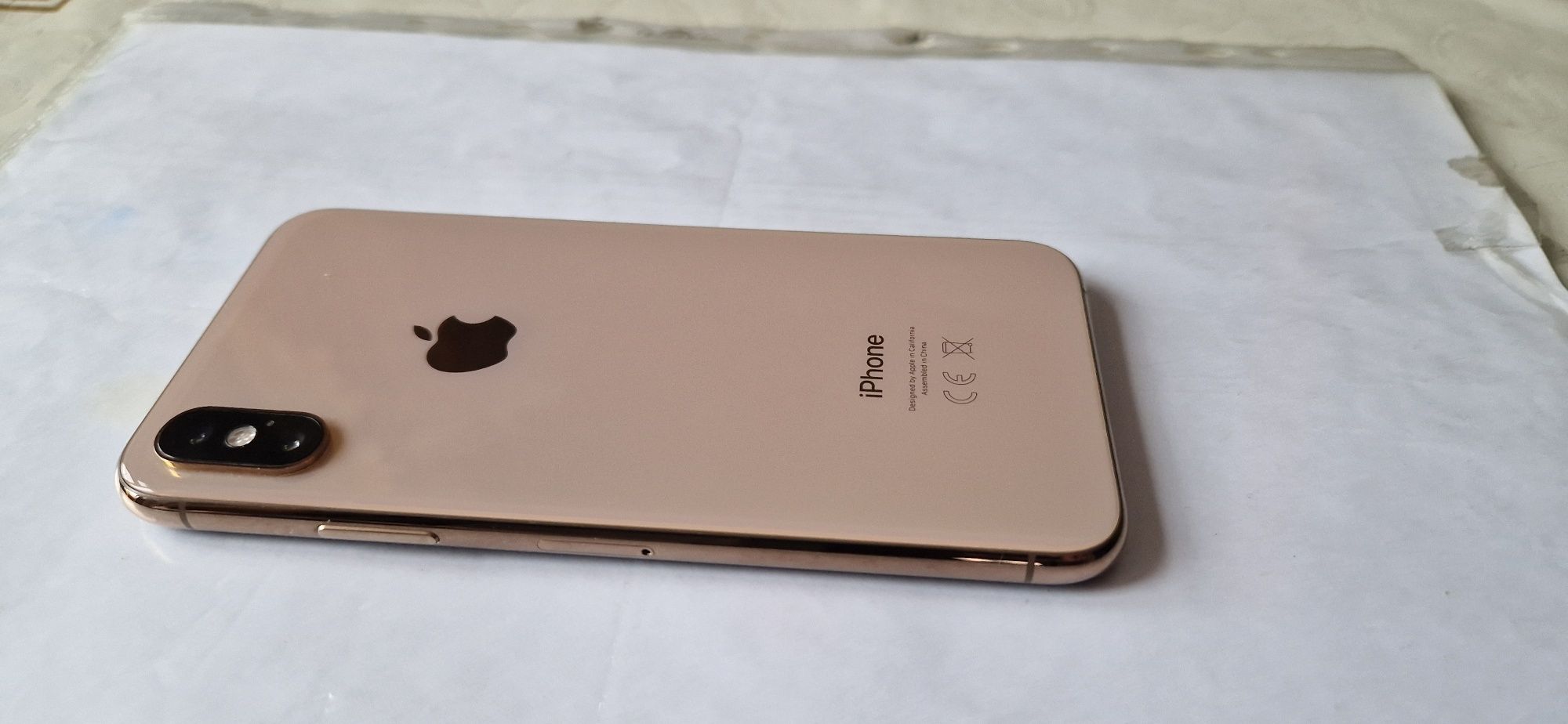 Продам IPhone XS 64 гб