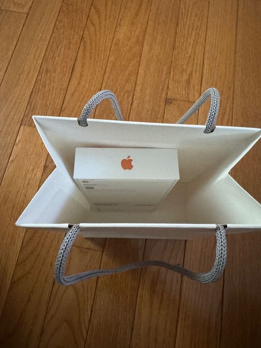 Продавам iPhone 17 Pro – 256GB (Cosmic Orange)