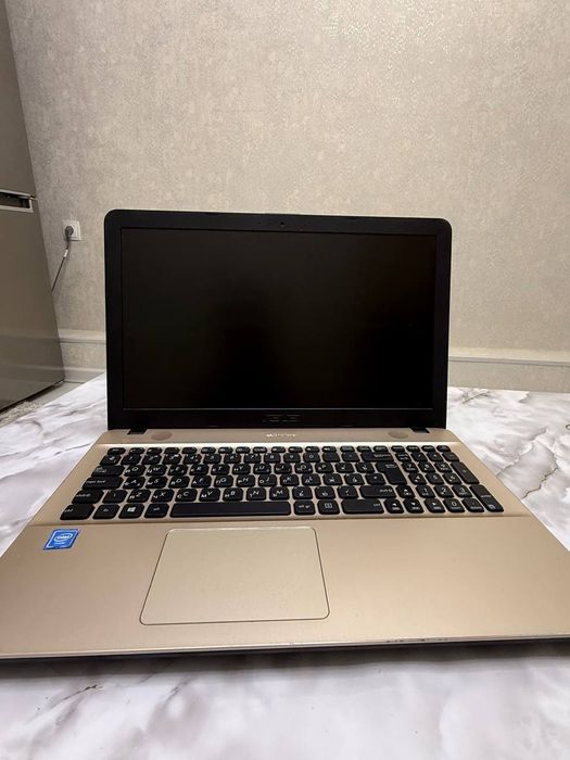 Noutbuk ASUS B/U