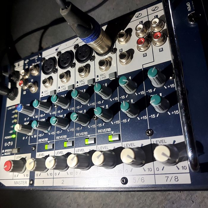 Mixer Yamaha Stagepass 300