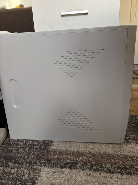 Vând PC funcțional cu Windows Xp