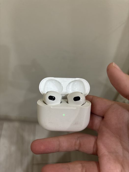 AirPods 3rd Generation с кутия
