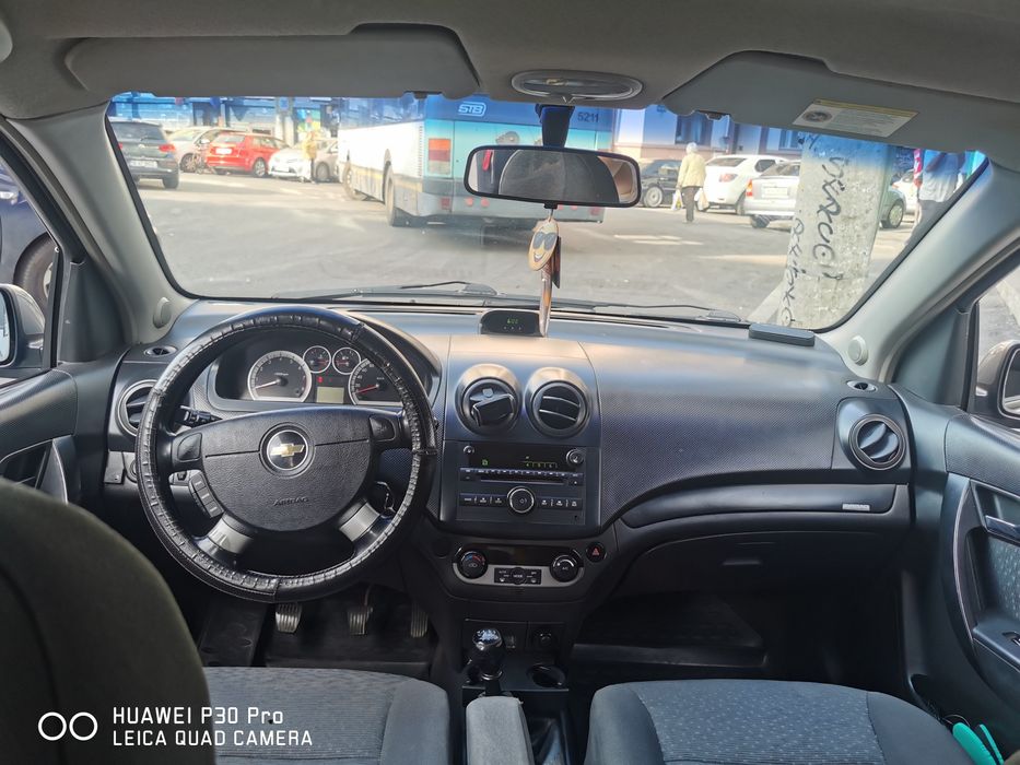 Vând chevrolet aveo