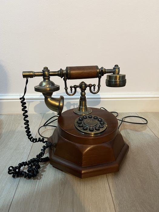 Telefon retro maro
