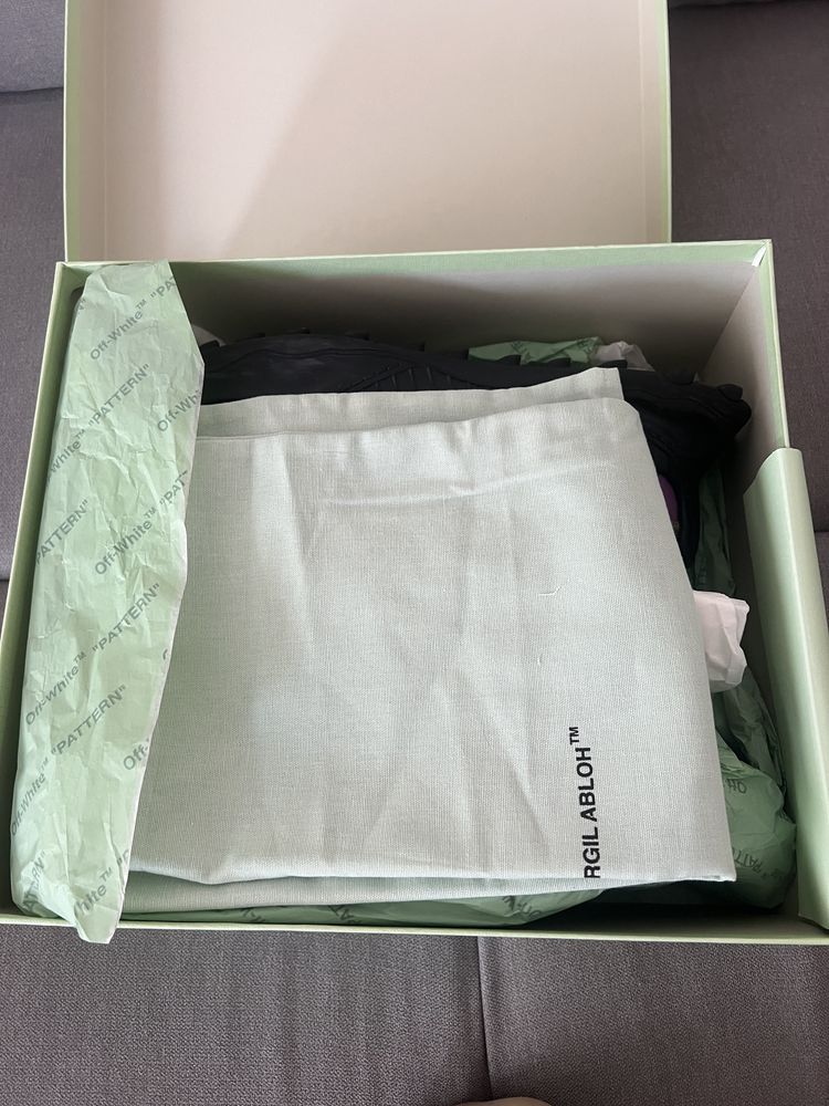 Продавам маратонки Off White