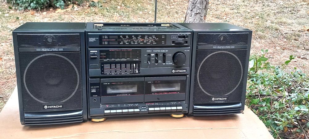 Микро аудио система Хитачи,двоен касетофон,тунер,усилвател