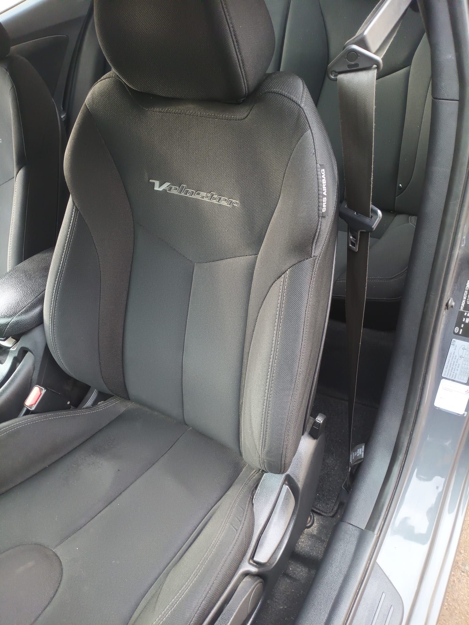 Hyundai Veloster – Отлично състояние, готов за пътя!Нов внос!