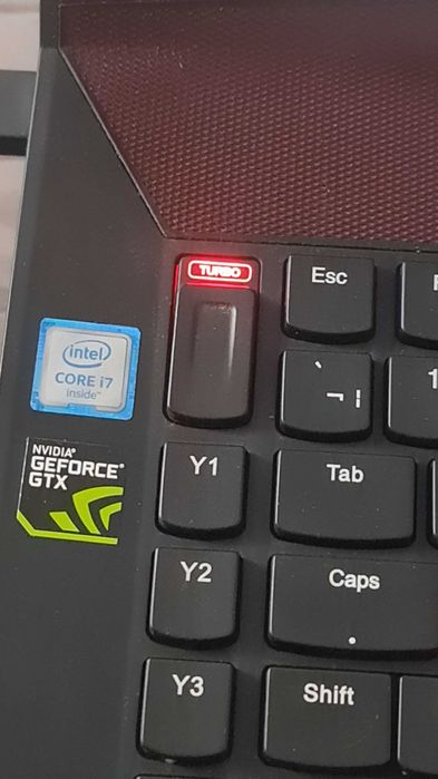 Lenovo legion y910 / 17.3 / 75hz/ GTX 1070 8GB
