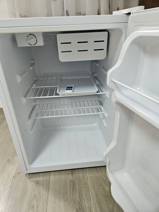 Vând mini frigider Vortex