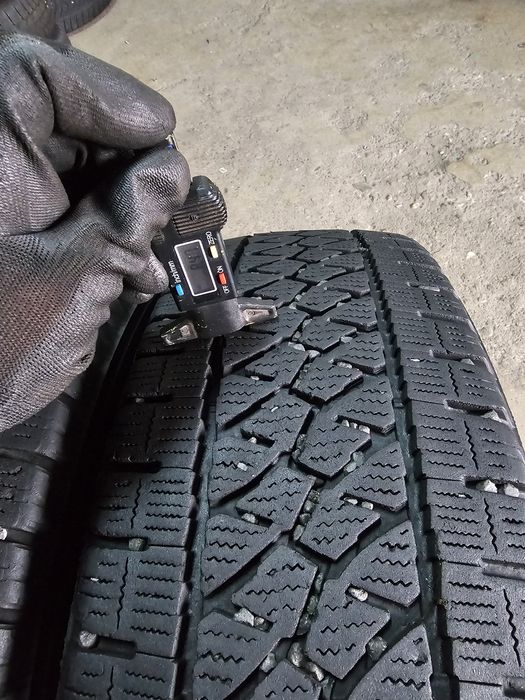 2 anvelope iarna 215 65 16C Bridgestone 8.4mm 2021