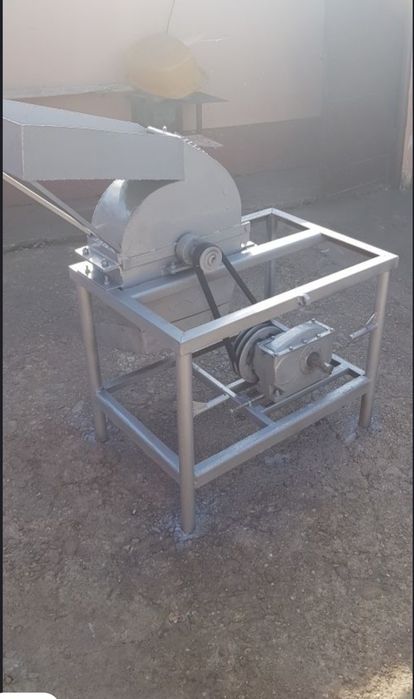 Vand moara de macinat cereale dupa tractor