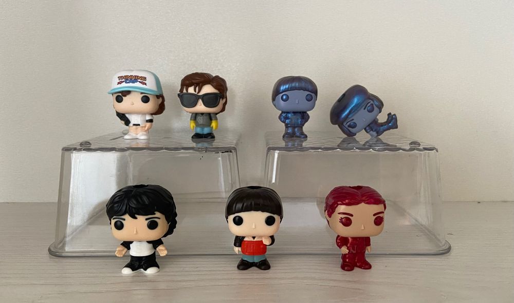 Фигурки из kinder joy stranger things