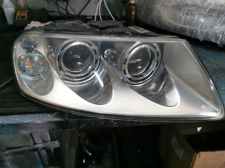 Фар за Туарег Touareg VW Xenon десен