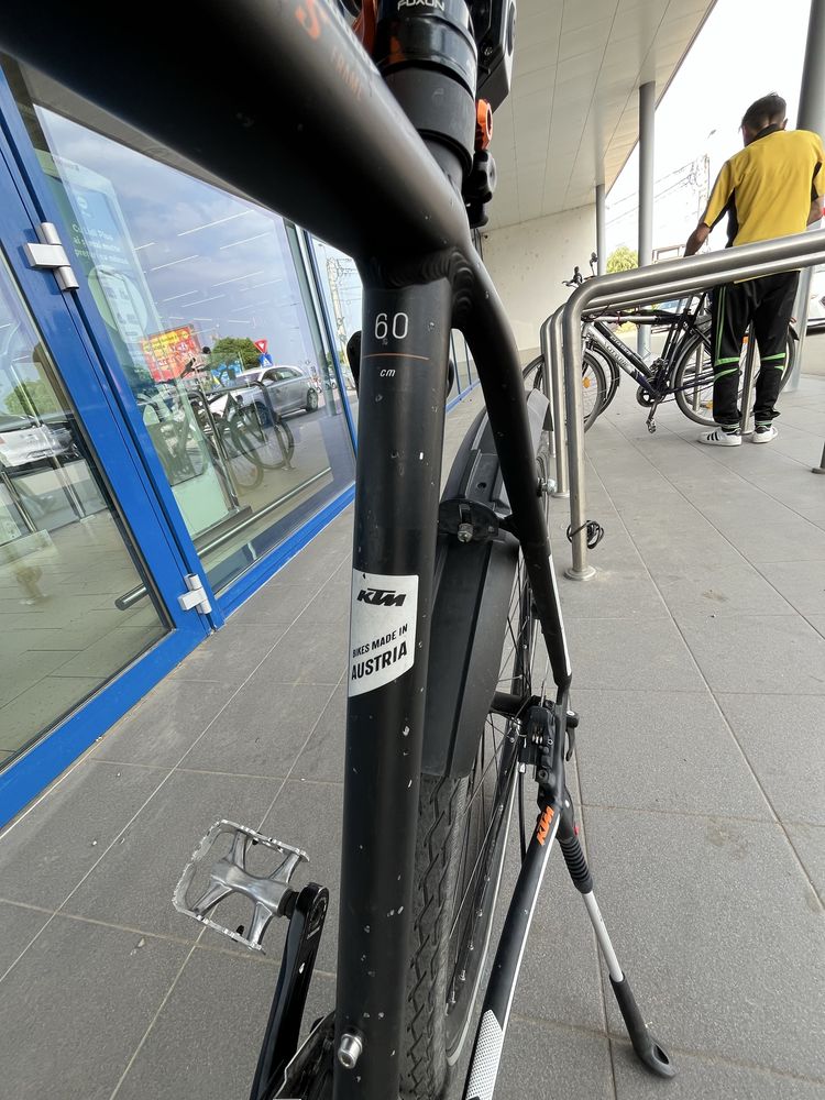 Bicicleta KTM de trekking