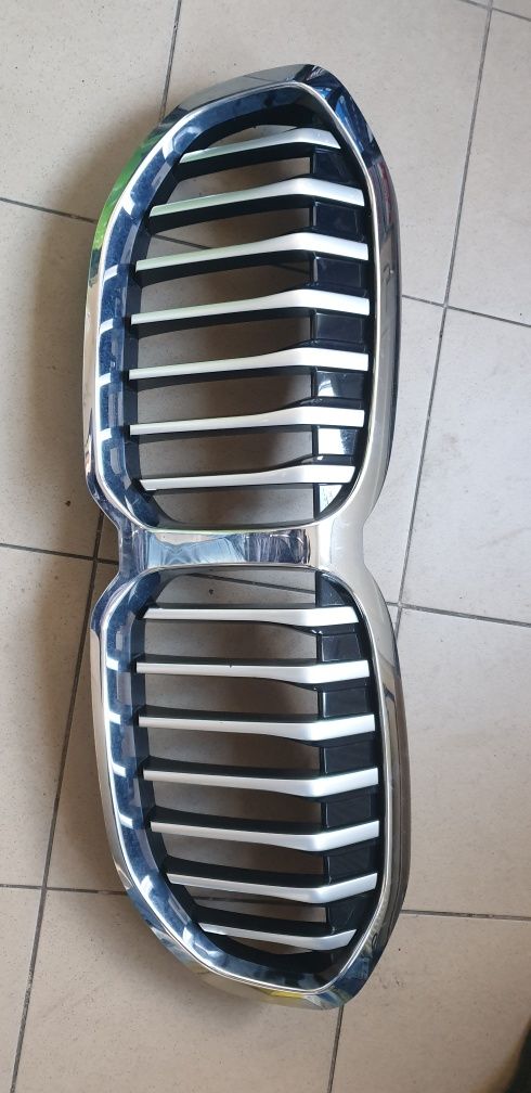 Vând grilă radiator crom BMW Seria 1 model F40 2021