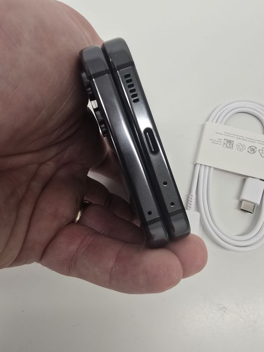 Samsung z flip5 ca nou