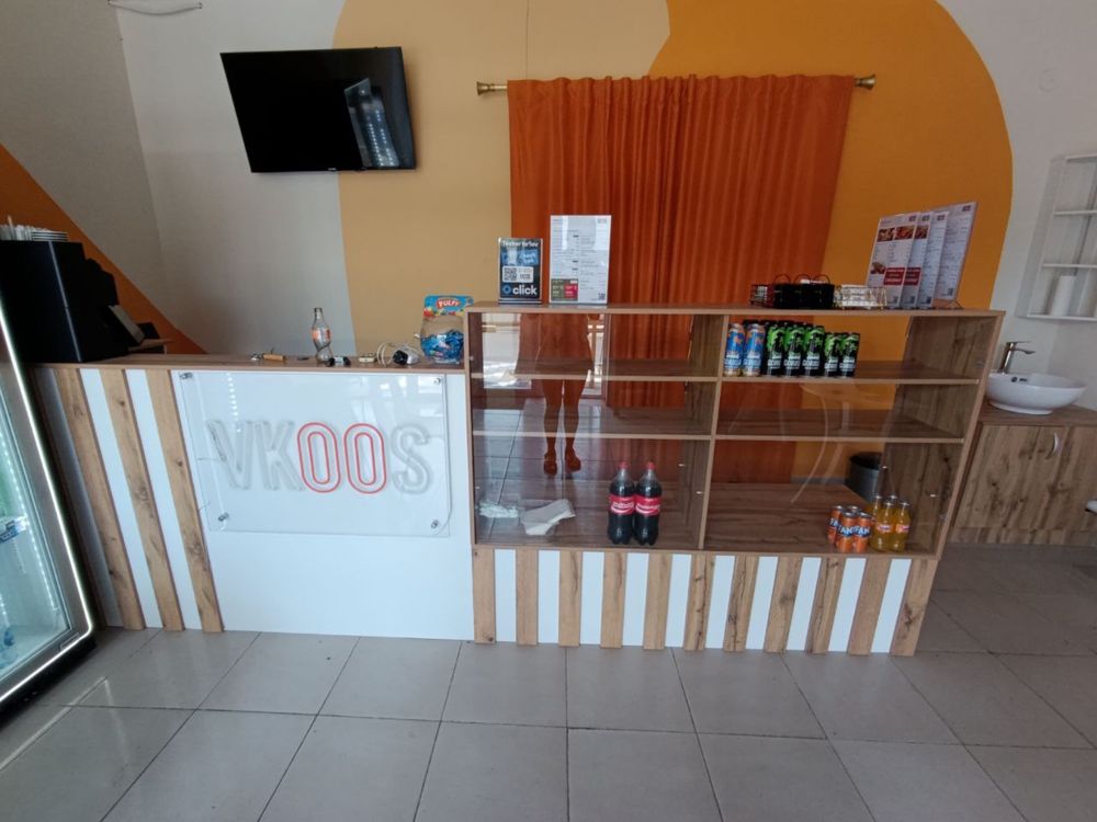 Продам технику  и мебель для кафе, производства почти все ново , бара