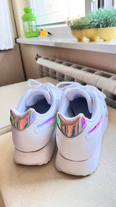 Оригинални кожени  хамелеон маратонки Reebok