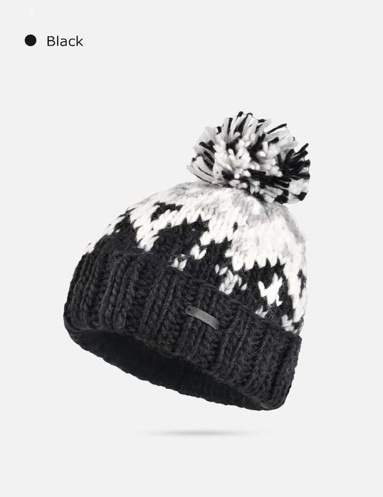Вълнена плетена шапка с пом-пом